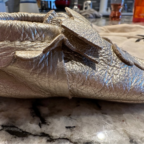 Freshly Picked Platinum Mickey Mouse Bow Baby Shoe in size 3, like new condition - Picture 4 of 16